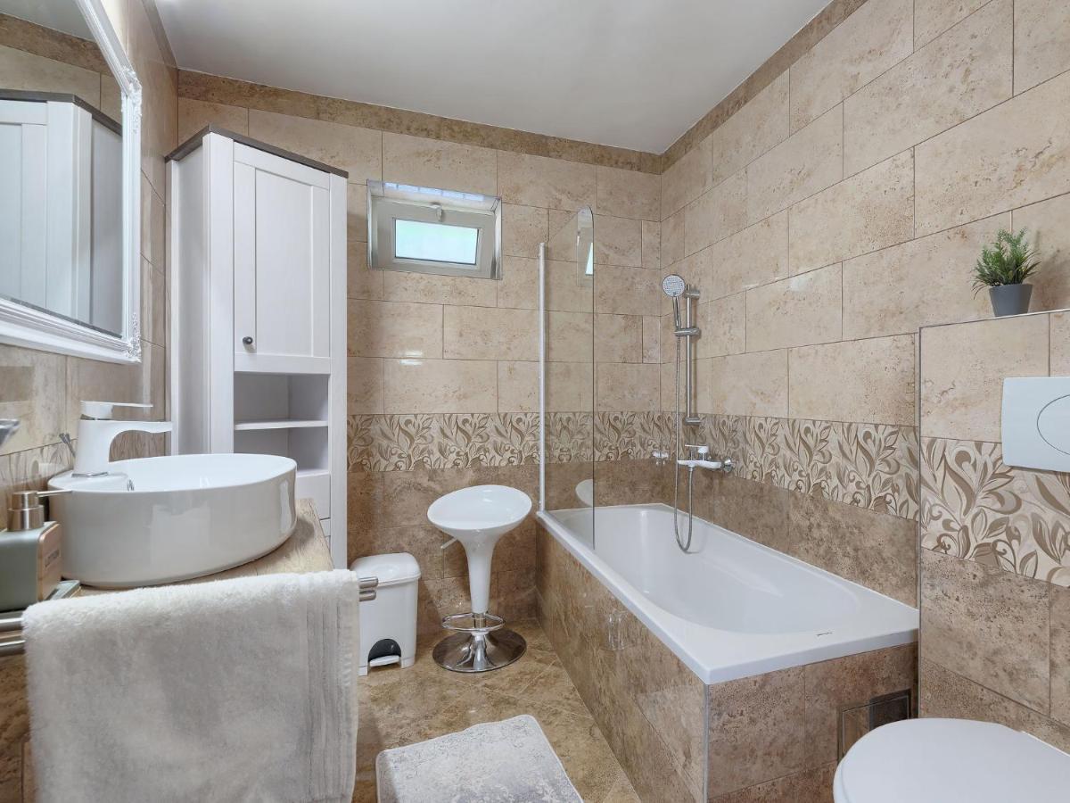 Holiday Home Evelina By Interhome Liznjan Ngoại thất bức ảnh